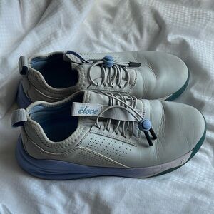 Women’s classic Grey Matter Clove sneaker size 6
